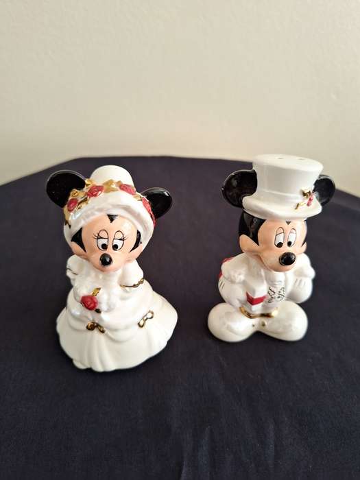 MICKEY MOUSE SALT AND PEPPER POT DISNEY